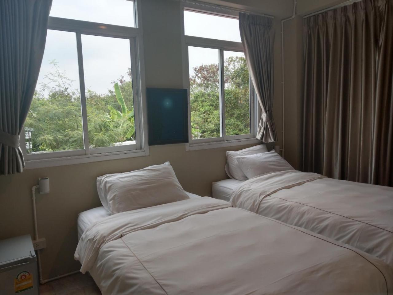 Warila Hotel Samut Prakan Exteriör bild
