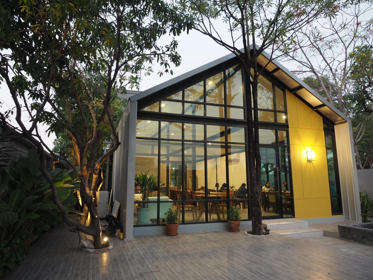 Warila Hotel Samut Prakan Exteriör bild