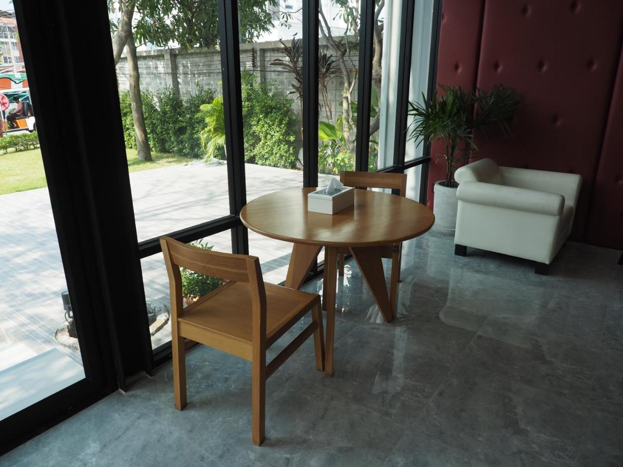 Warila Hotel Samut Prakan Exteriör bild