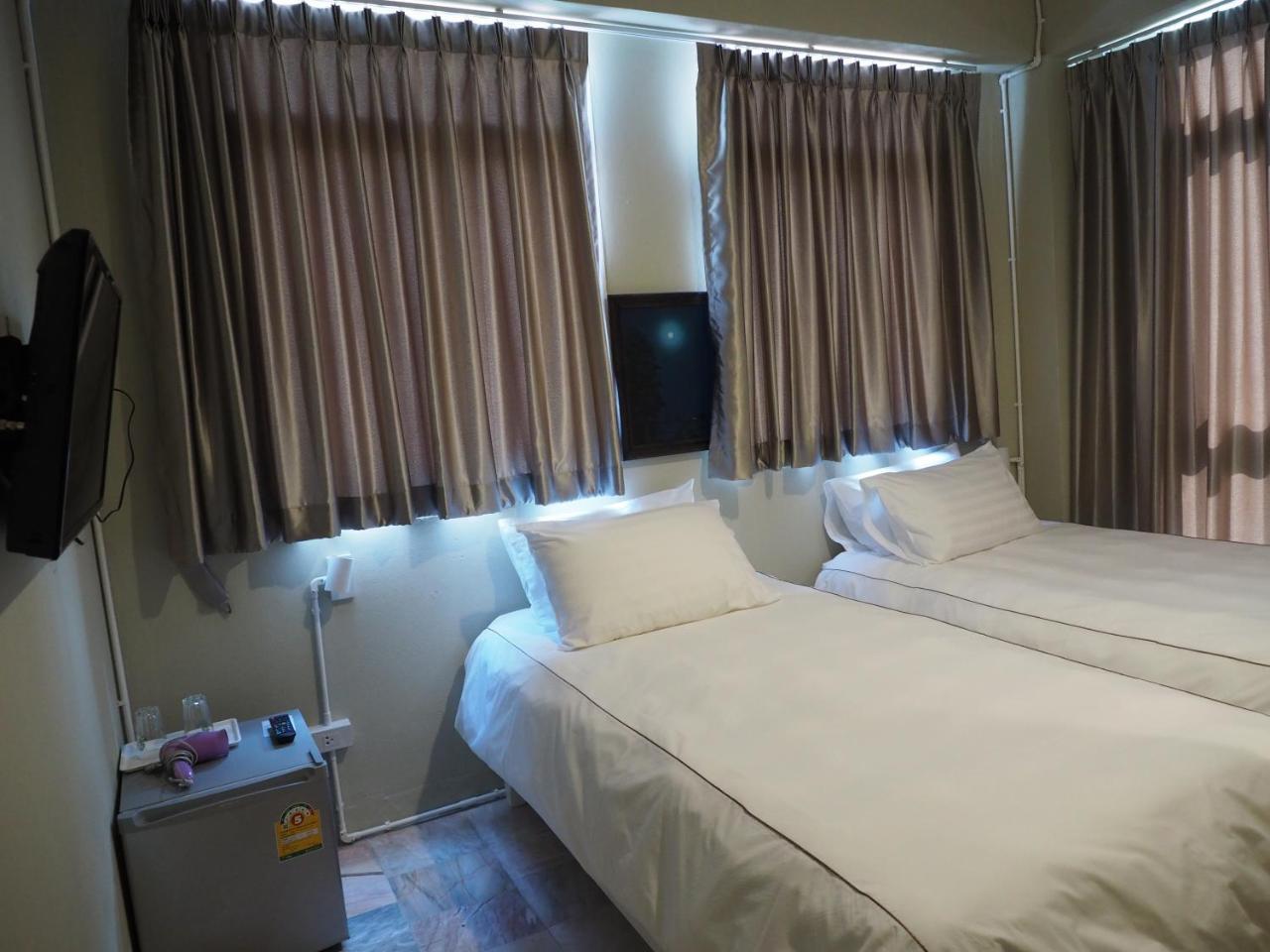 Warila Hotel Samut Prakan Exteriör bild
